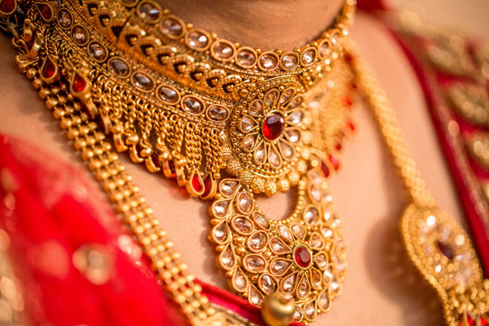 Bride's Jewelery in Indian Wedding