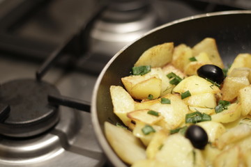 ood, pan, meal, fried, cooking, dinner, cuisine, dish, egg, frying, plate, healthy, pasta, meat, vegetable, potato, lunch, breakfast, potatoes, fresh, closeup, tasty, oil, italian, kitchen