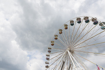 big ferris wheel with cloudy sky