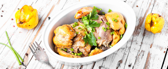 Saute with chicken and quince