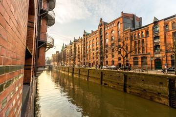 Hamburger Speicherstadt im Sonnenaufgang