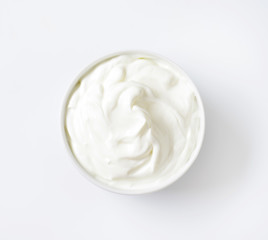 bowl of white cream - 194816650