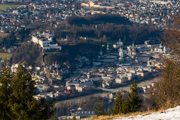 Fototapeta na wymiar Blick auf Salzburg mit Altstadt vom Gaisberg