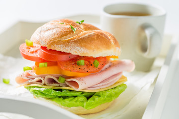 Crisp sandwich with ham, cheese, tomatoes and tea