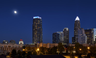 Fototapeta premium Charlotte, North Carolina Skyline and Full Moon