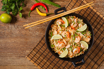 Fried rice with shrimp in Thai.