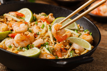 Fototapeta na wymiar Fried rice with shrimp in Thai.
