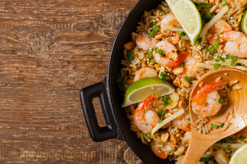 Fried rice with shrimp in Thai.