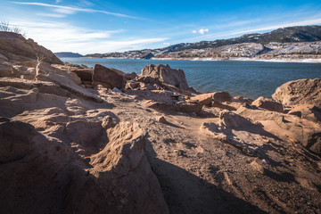 Fototapeta na wymiar Jagged rocks along the shoreline of Horsetooth Reservoir in Fort, Collins, Colorado