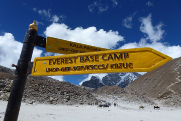 Sign to EBC, Gorak Shep, Everest Base Camp trek, Nepal - obrazy, fototapety, plakaty
