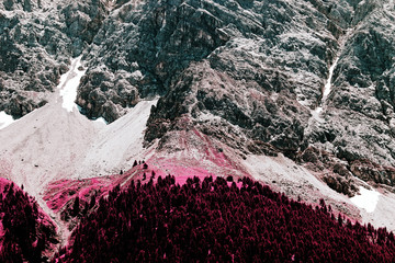 Fototapety  Widok na góry alpejskie w szwajcarii w kolorze podczerwonym