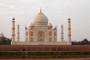 Fototapeta na wymiar View to Taj Mahal across Yamuna river, Agra, India