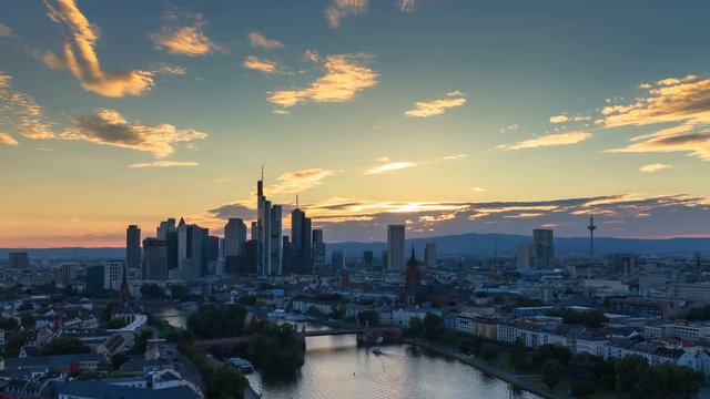 Frankfurt am main zum Sonnenuntergang