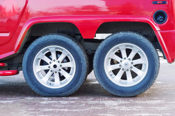 Obraz na płótnie Canvas wheels red limousine closeup