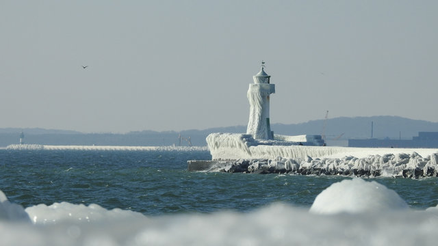 eingefrorener Leuchtturm ins Sassnitz, 