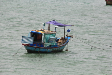 Fototapeta na wymiar Fischerboote im Meer vor Nha Trang Vietnam