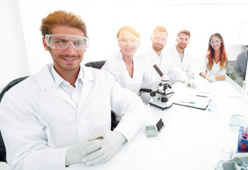 Fototapeta na wymiar Male scientist and the team in the lab.