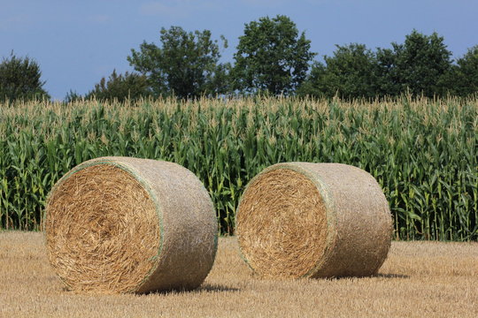 Strohballen auf dem Feld in Straelen Deutschland