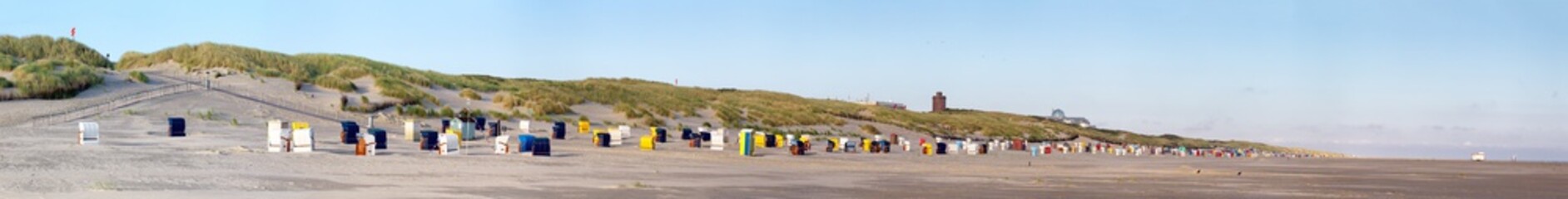 Blick auf den Strand der Nordseeinsel Juist in Nordfriesland, Deutschland, Europa, am fr&uuml;hen Morgen.