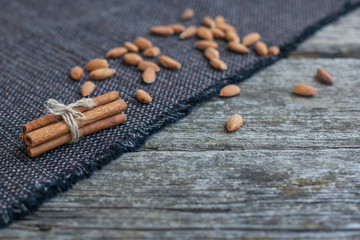 almonds with cinnamon