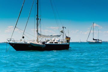 Obraz premium Yacht sailing the Caribbean