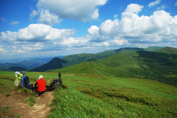 Отдых туристов, в ожидании друга