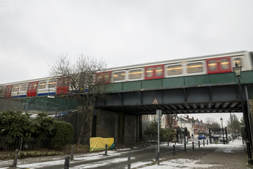 Fototapeta premium Tube in London passing by