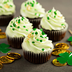 St Patricks day chocolate mint cupcakes