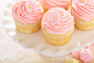 Vanilla strawberry cupcakes with sugar flower