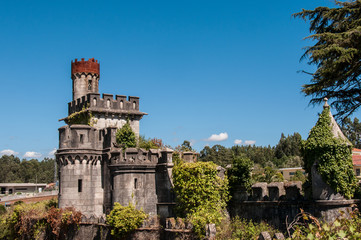 Castelo antigo e abandonado