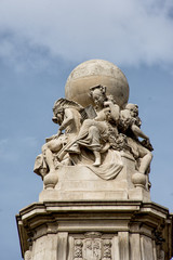 Detalle alegoria cinco continentes en monumento plaza de españa
