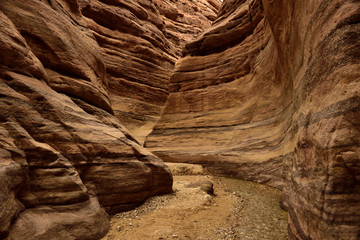Enge Sandsteinschlucht am Toten Meer