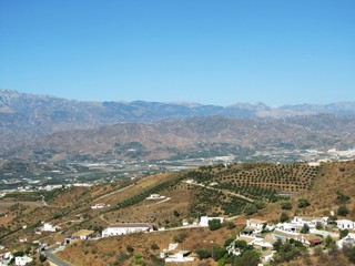 Fototapeta na wymiar Andalusische Landschaft im Hinterland von Benajarafe, Provinz Malaga