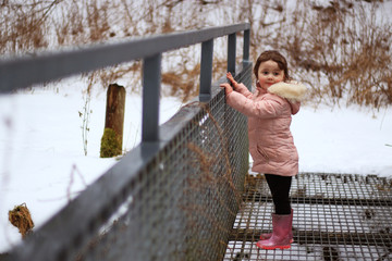 Peeking over the bridge