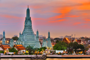Naklejka premium Wat Arun Ratchawararam, a Buddhist temple in Bangkok, Thailand