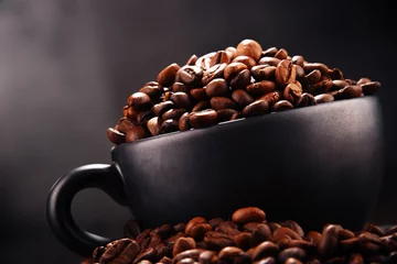 Foto auf Acrylglas Cafe Komposition mit zwei Tassen Kaffee und Bohnen