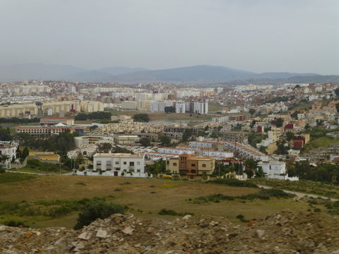 Tánger,ciudad de Marruecos, en el estrecho de Gibraltar. Es la capital de la región Tánger-Tetuán-Alhucemas
