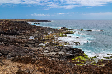 Fototapeta na wymiar Beautiful sea with rocks under blue sky