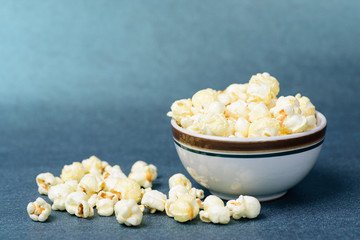 Caramel popcorn in a bowl