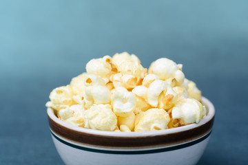 Caramel popcorn in a bowl