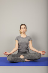 Fototapeta premium women meditating in tailor seat