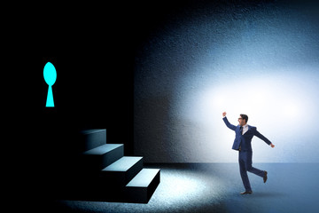 Obraz premium Businessman walking towards keyhole in challenge concept