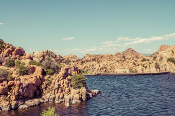 Fototapeta na wymiar Watson lake in the Arizona summer