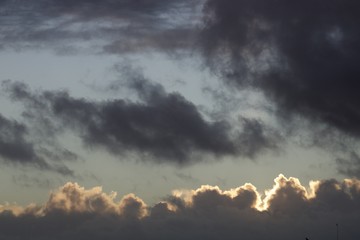 Nuvens no c&eacute;u avizinhando-se uma tempestade