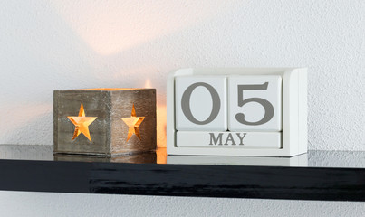 White block calendar present date 5 and month May