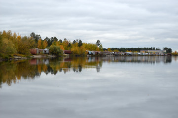 Fototapeta premium гаражи для лодок на берегу реки Пим вблизи города Лянтор, Ханты-Мансийский автономный округ