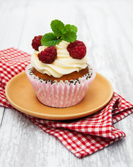 Cupcake with fresh raspberries