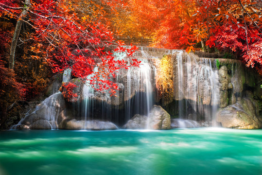 Fototapeta Amazing waterfall in colorful autumn forest 