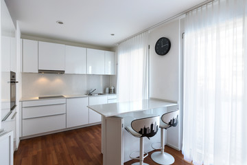 Modern white kitchen with peninsula