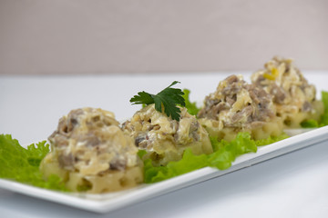 Салат - закуска из шампиньонов и ананасов